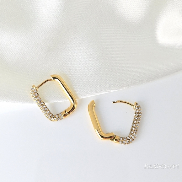 NEW Gold Asymmetric CZ Diamond Rectangle Hoop Earrings - Picture 6 of 8
